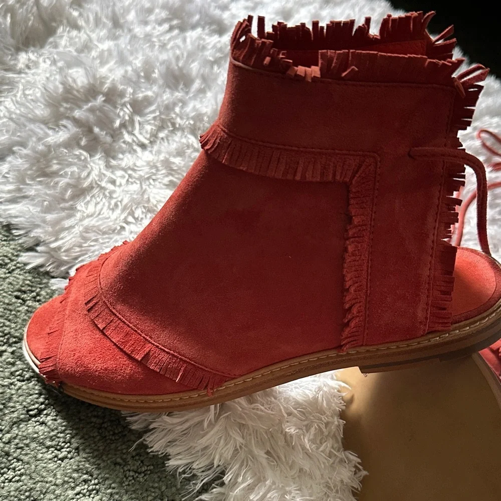 Elegant Fringed Red Sandals - Picture 6 of 6